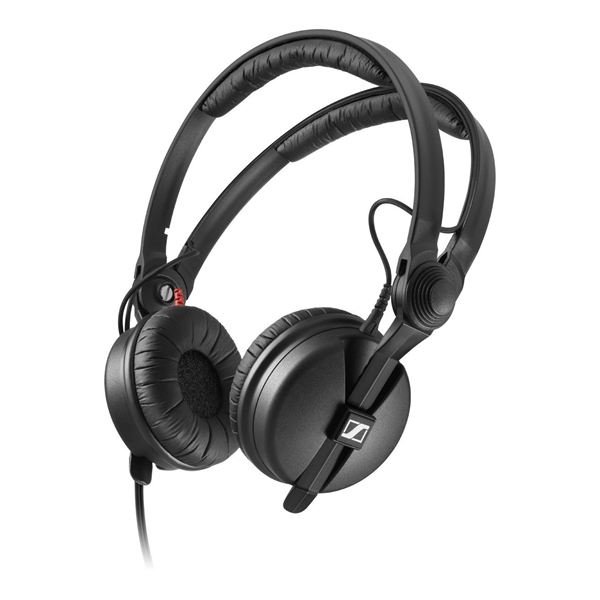 Закрытые мониторные наушники Sennheiser HD 25 PLUS, Закрытые мониторные наушники, 16 - 22000 Гц, 70 Ом, кабель прямой1,5 м. и сприальный 1,5 - 3м., разъём 3,5/6,3 мм, запасные амбушюры, чехол.