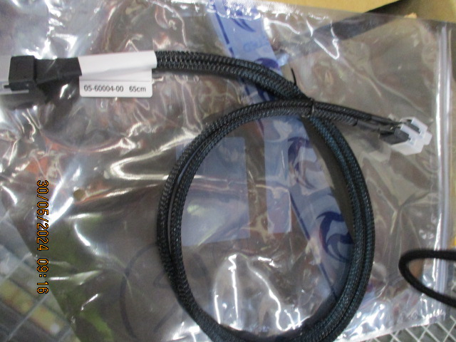 кабель Cable, x8 SFF-8654 to 2x4 SFF-8654 (Slim SAS), 0,65M (analog 05-60004-00 / ACD-60004-ZC)