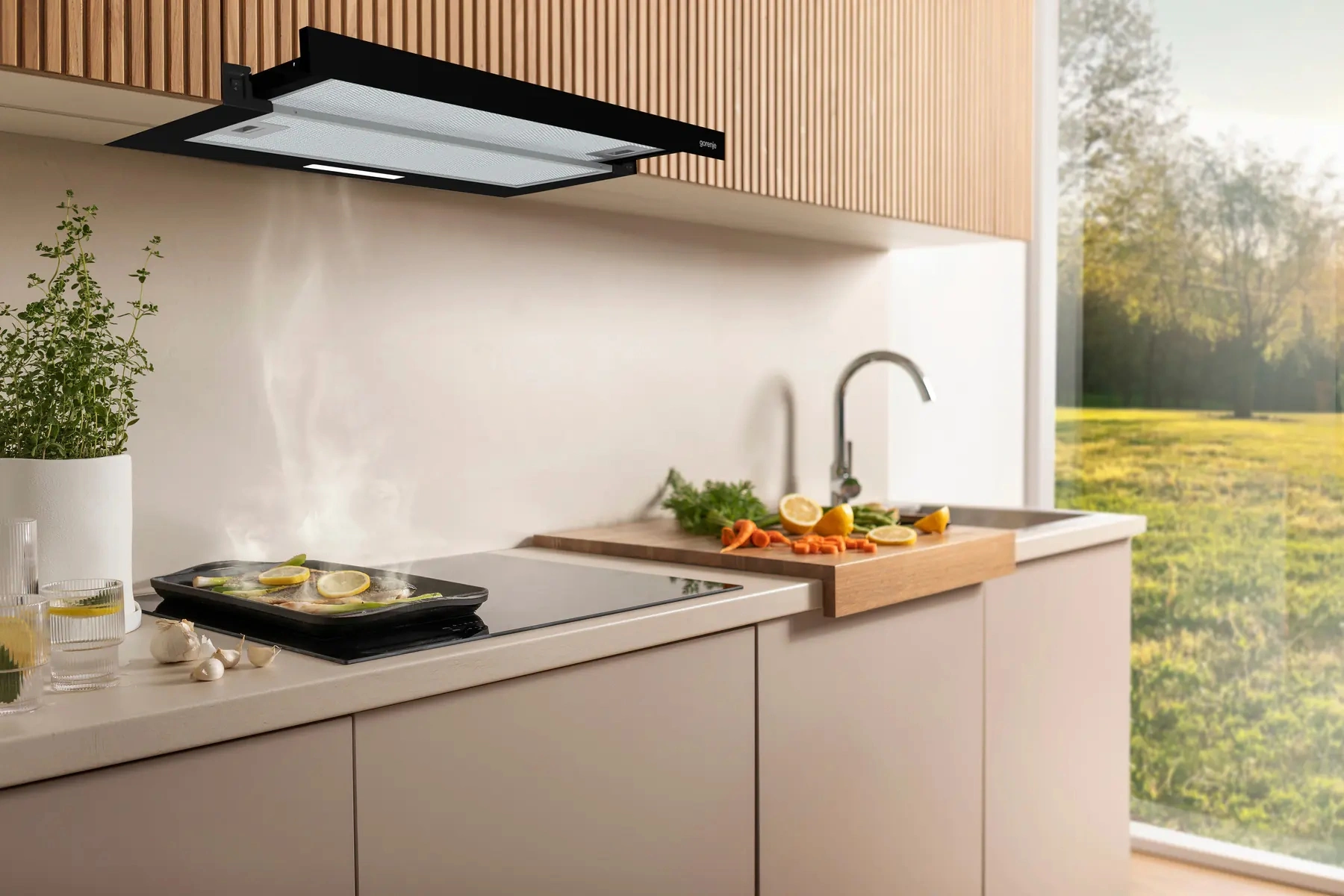 Вытяжка встраиваемая/ Вытяжка встраиваемая Gorenje TH60E7XB нержавеющая сталь управление: кнопочное (1 мотор)